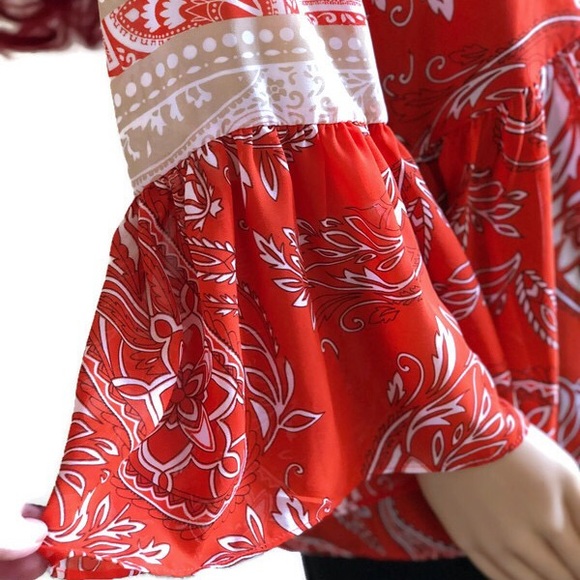 Soho New York & Company woman’s Bell Sleeve Blouse - Picture 2 of 6